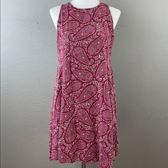 Old Navy Dresses & Skirts - Old Navy sleeveless burgundy paisley shift dress